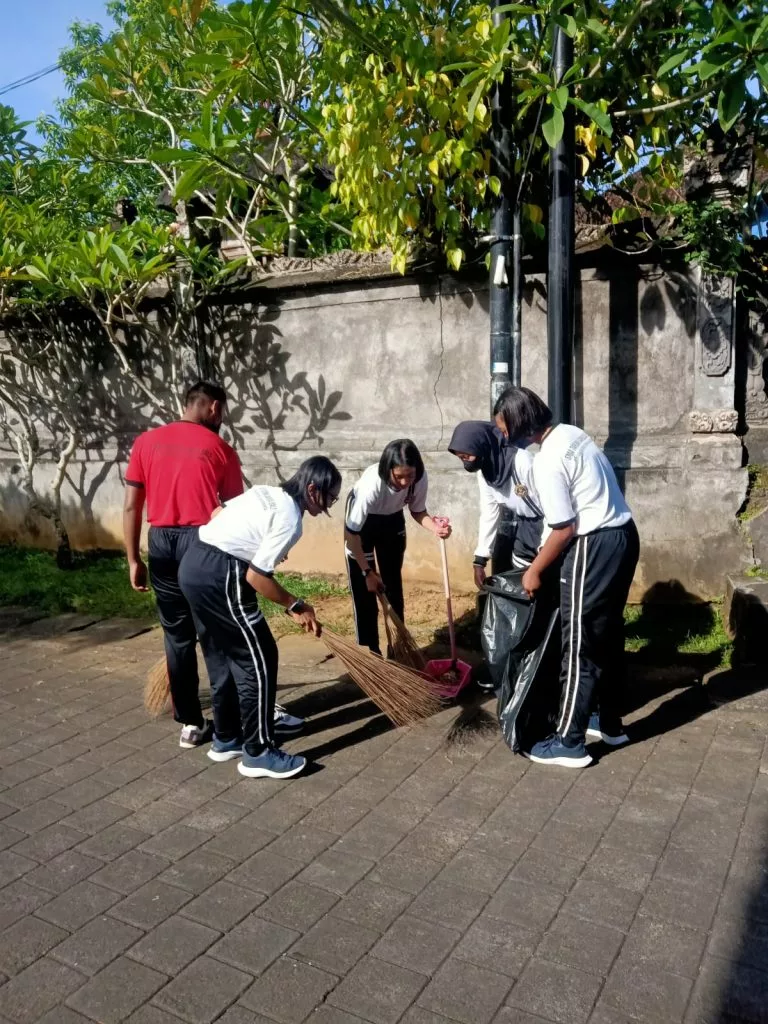 Cinta Lingkungan – Seluruh Taruna/I Laksanakan Kerjabakti