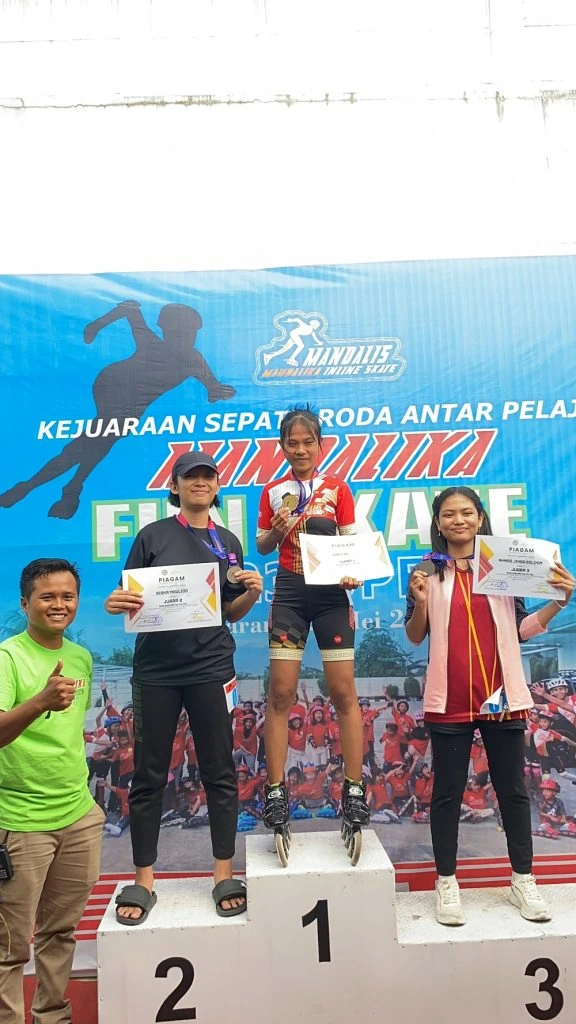 Raih Medali Perak Dan Perunggu Dalam Ajang Sepatu Roda Se Lombok Dan Raih Medali Perak Dalam Lomba Puisi Se Bali